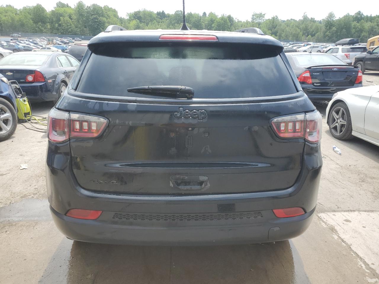 3C4NJDBB8JT304321 2018 Jeep Compass Latitude