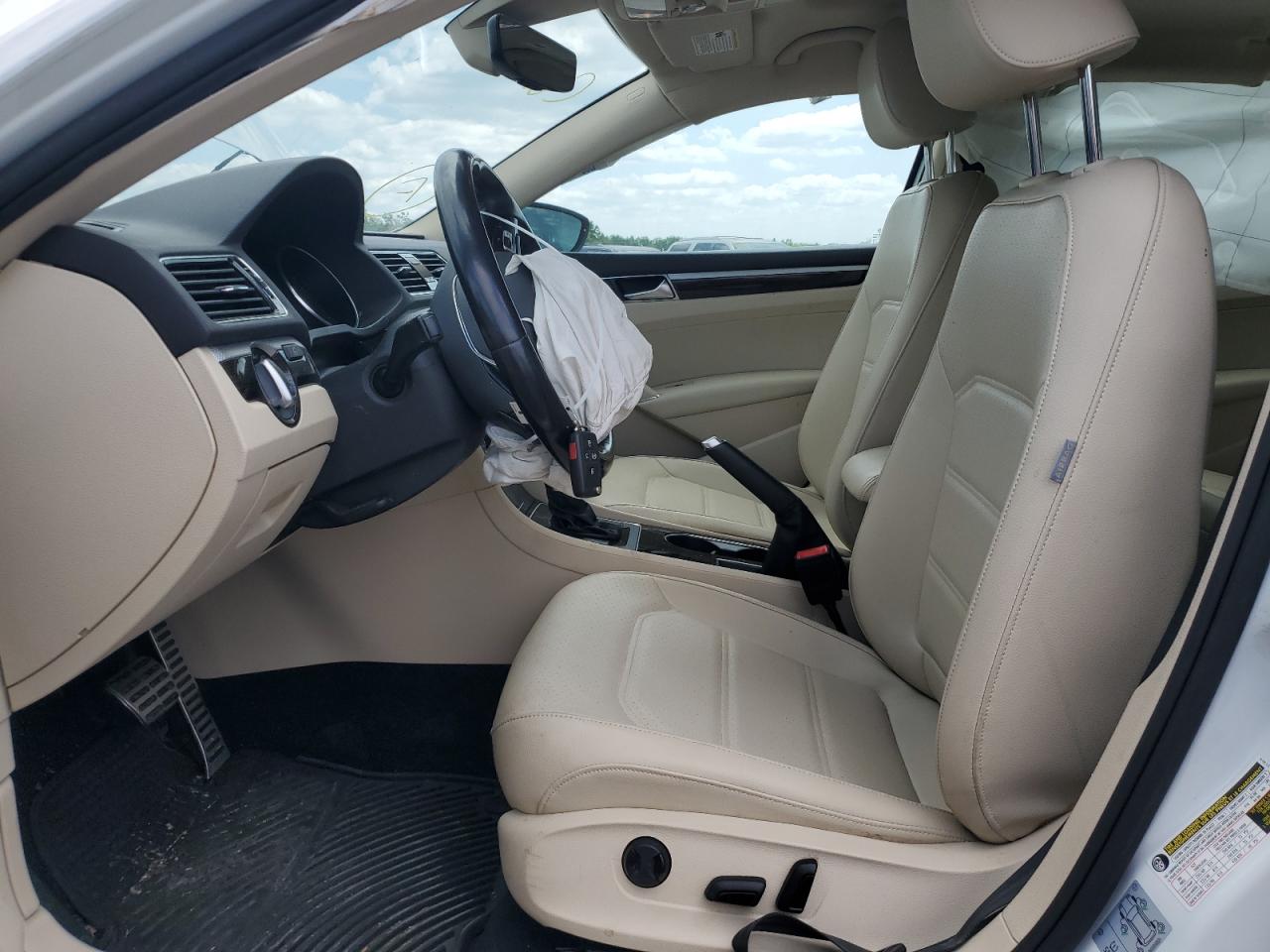 1VWMA7A36KC006934 2019 Volkswagen Passat Se R-Line