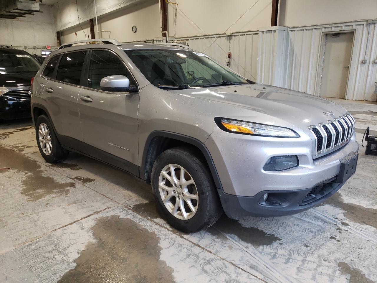 2016 Jeep Cherokee Latitude vin: 1C4PJMCB6GW304182