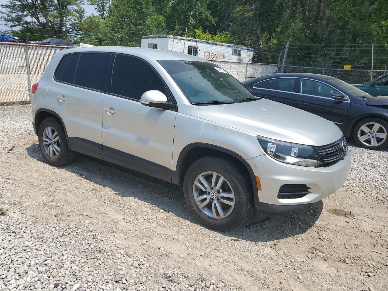 2013 Volkswagen Tiguan S vin: WVGAV7AX7DW538090