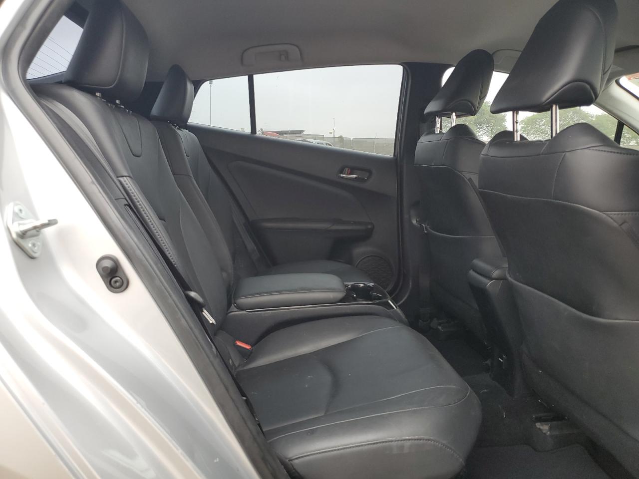 JTDKARFP8H3002698 2017 Toyota Prius Prime