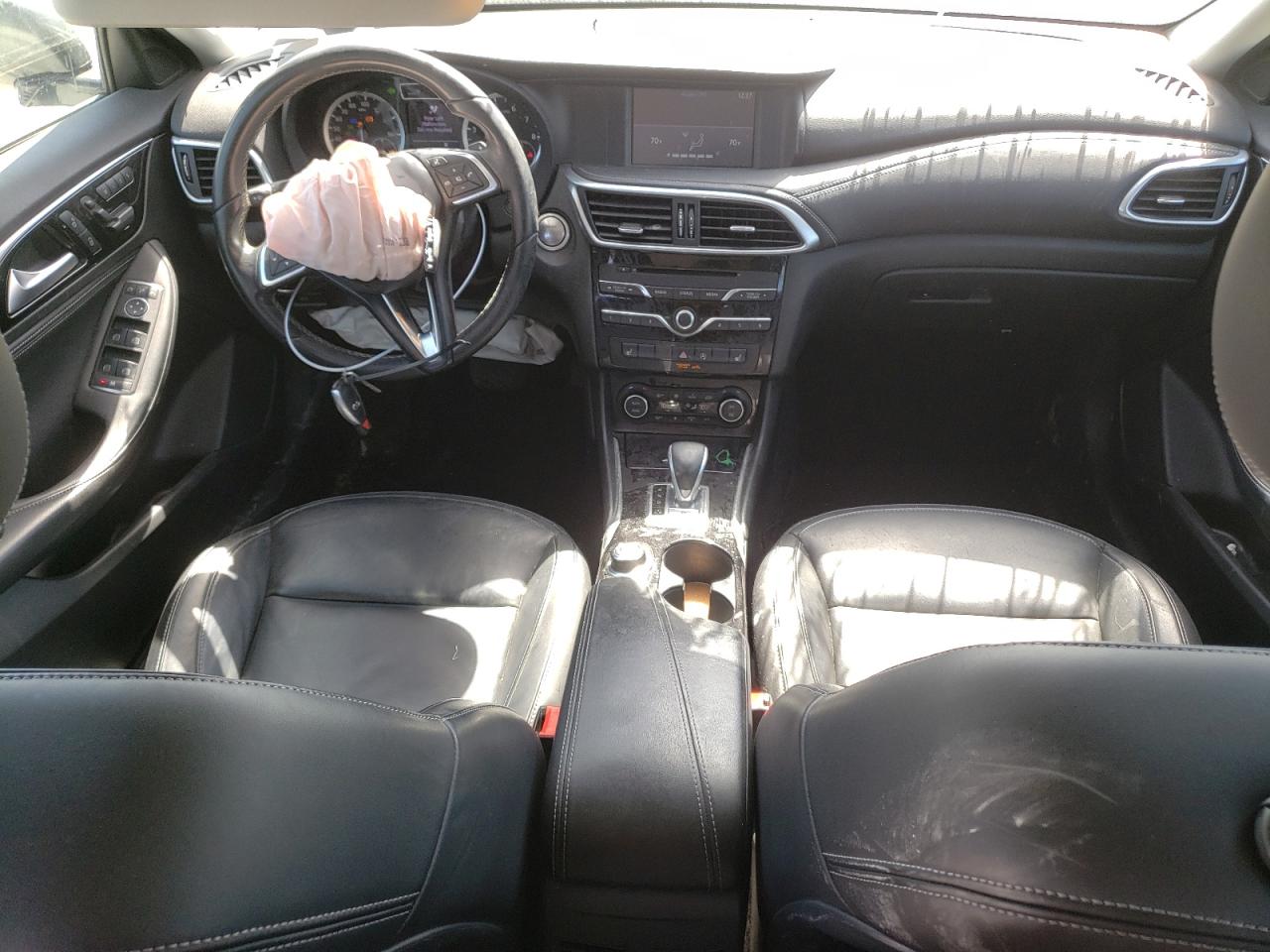 SJKCH5CR8HA034624 2017 Infiniti Qx30 Base