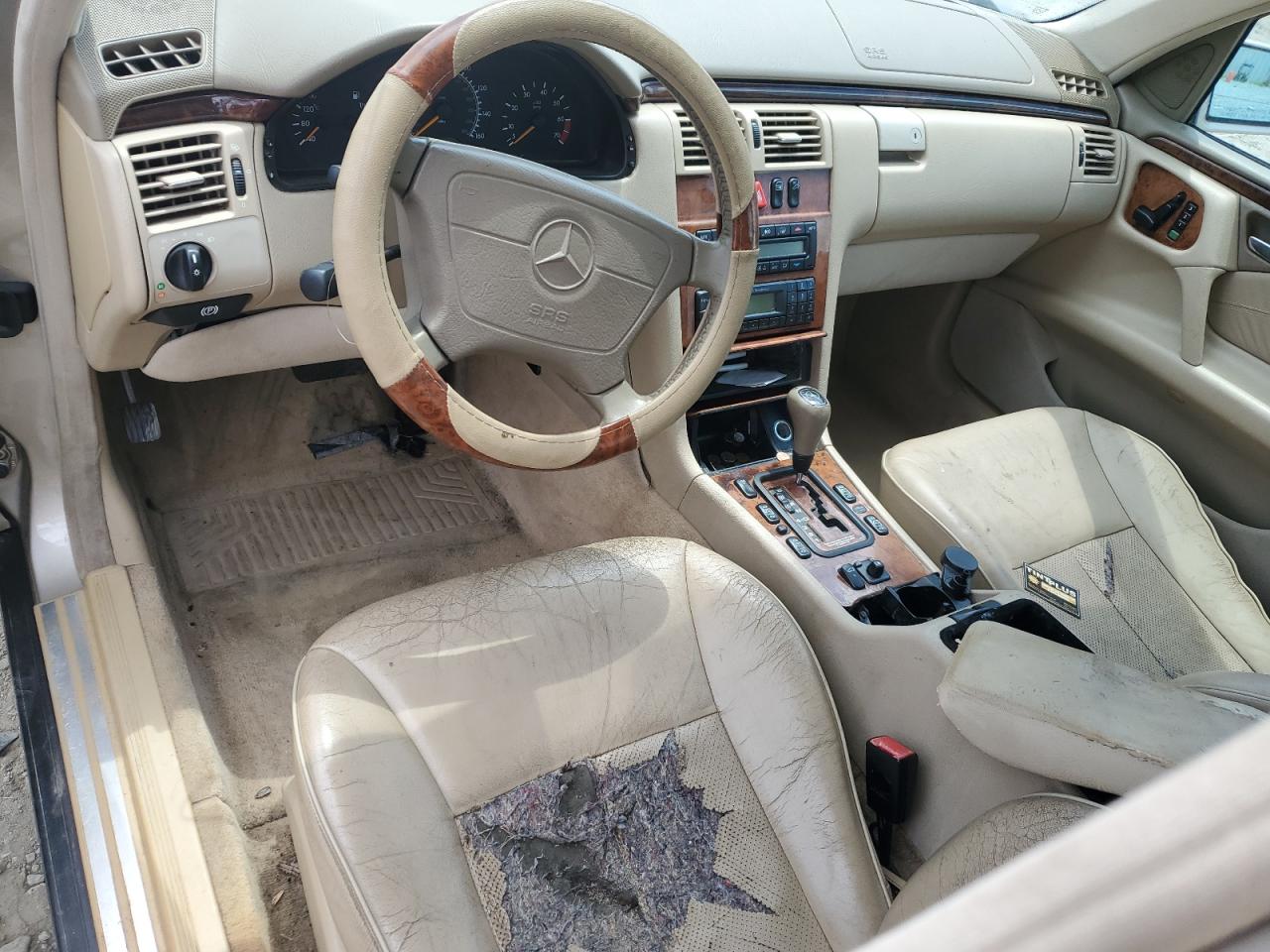 WDBJF65H4XA906045 1999 Mercedes-Benz E 320