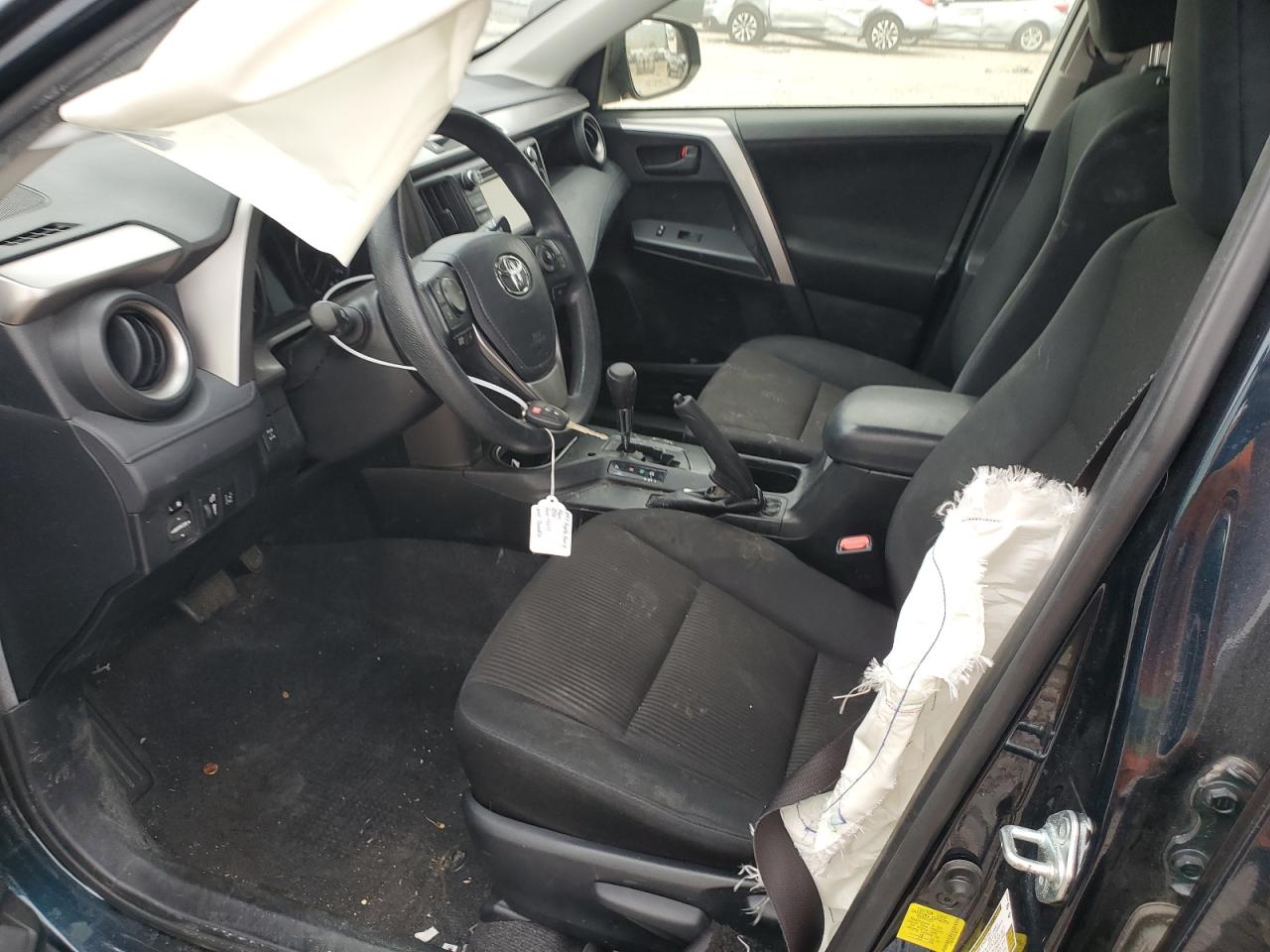 JTMBFREV2HJ702777 2017 Toyota Rav4 Le