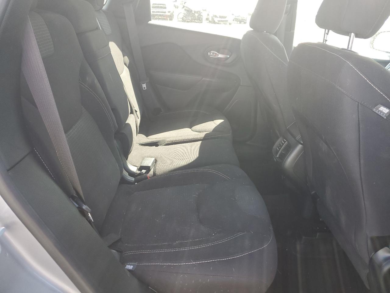 1C4PJMCS0HW505318 2017 Jeep Cherokee Latitude