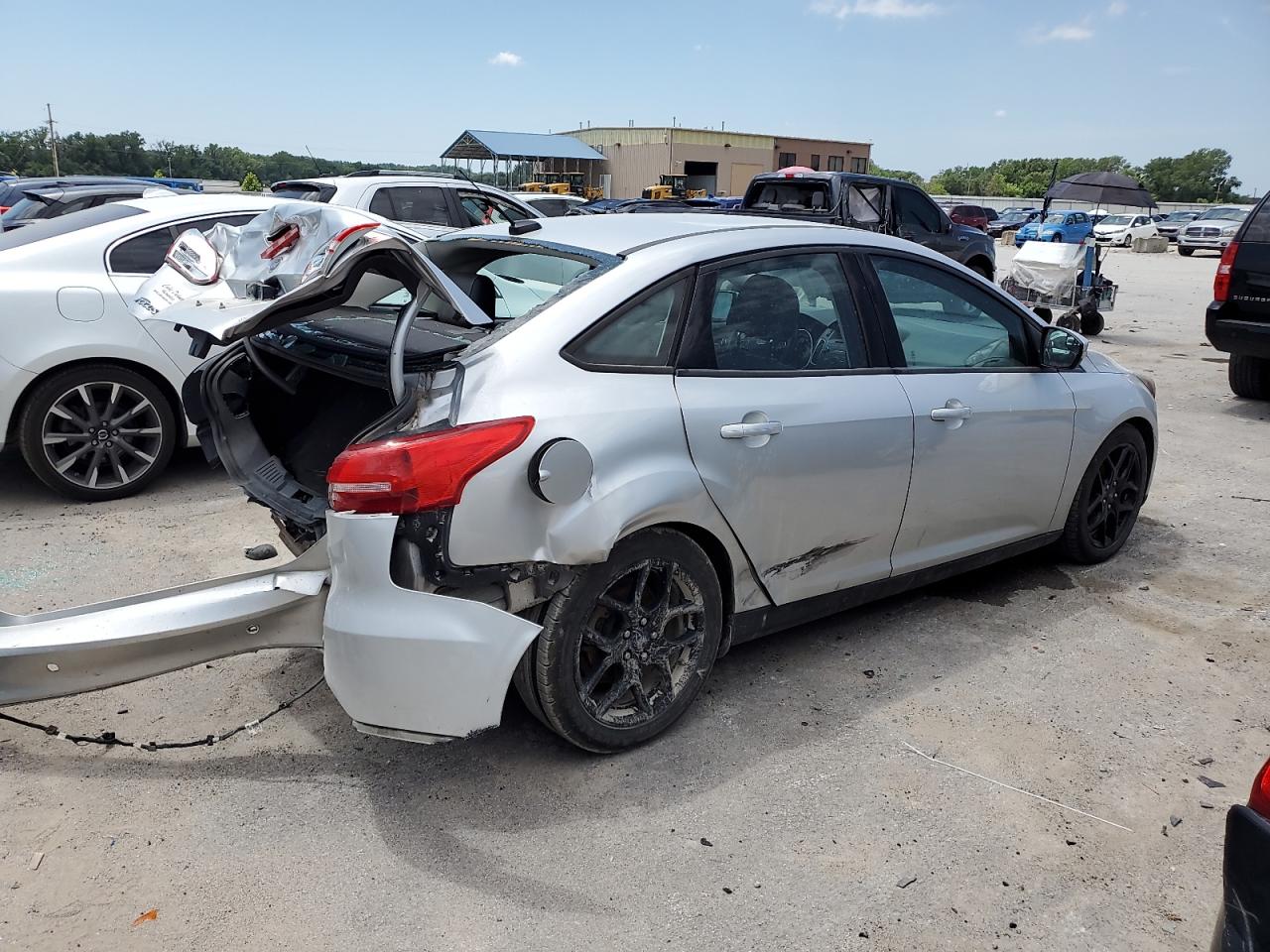 2016 Ford Focus Se vin: 1FADP3F28GL321144