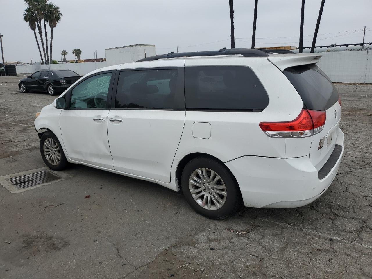 5TDYK3DC3BS061670 2011 Toyota Sienna Xle