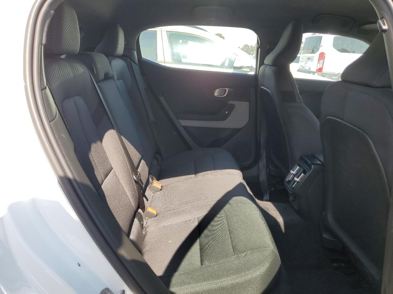 YSMEG3KA1PL143996 2023 Polestar 2