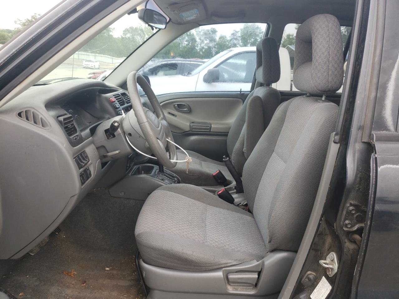 2CNBE13C636914153 2003 Chevrolet Tracker