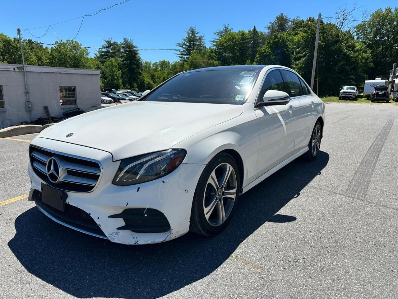 2018 Mercedes-Benz E 300 4Matic vin: WDDZF4KB2JA299262