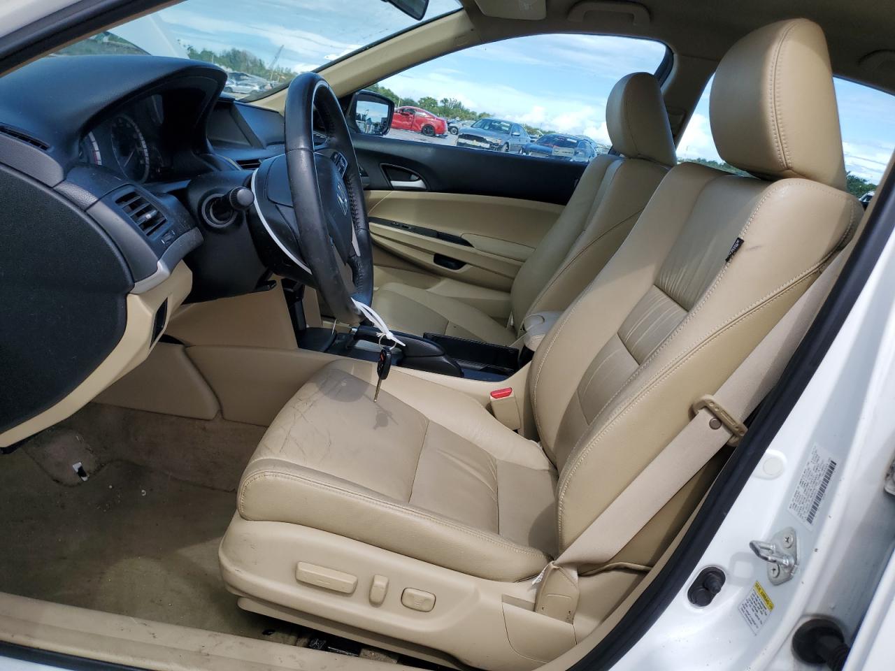 1HGCP2F60BA088613 2011 Honda Accord Se