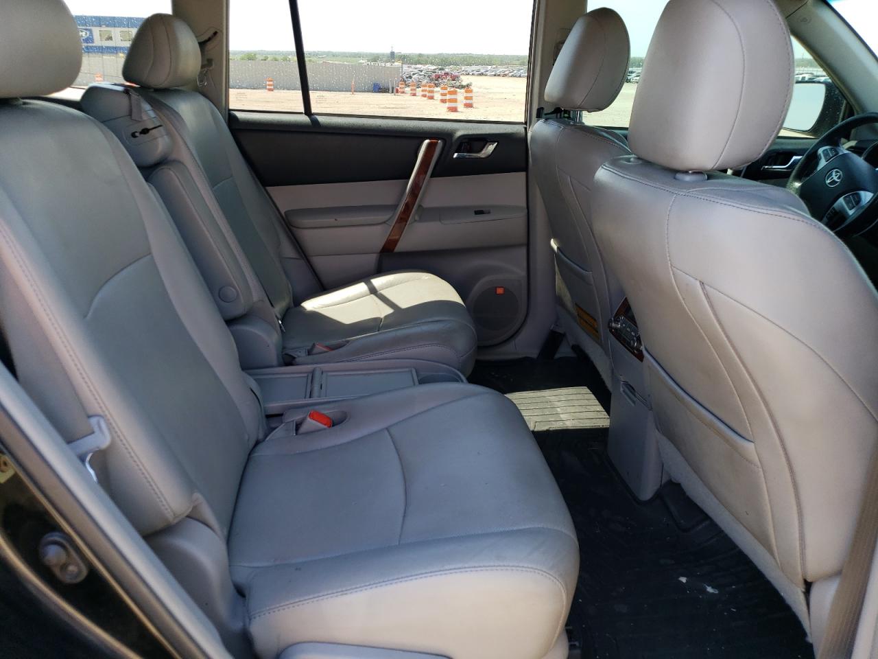 5TDDK3EH4BS050301 2011 Toyota Highlander Limited