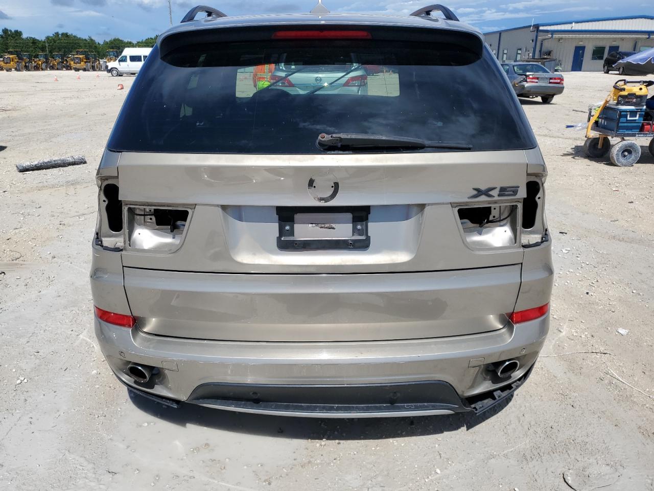 5UXZV4C55BL413197 2011 BMW X5 xDrive35I