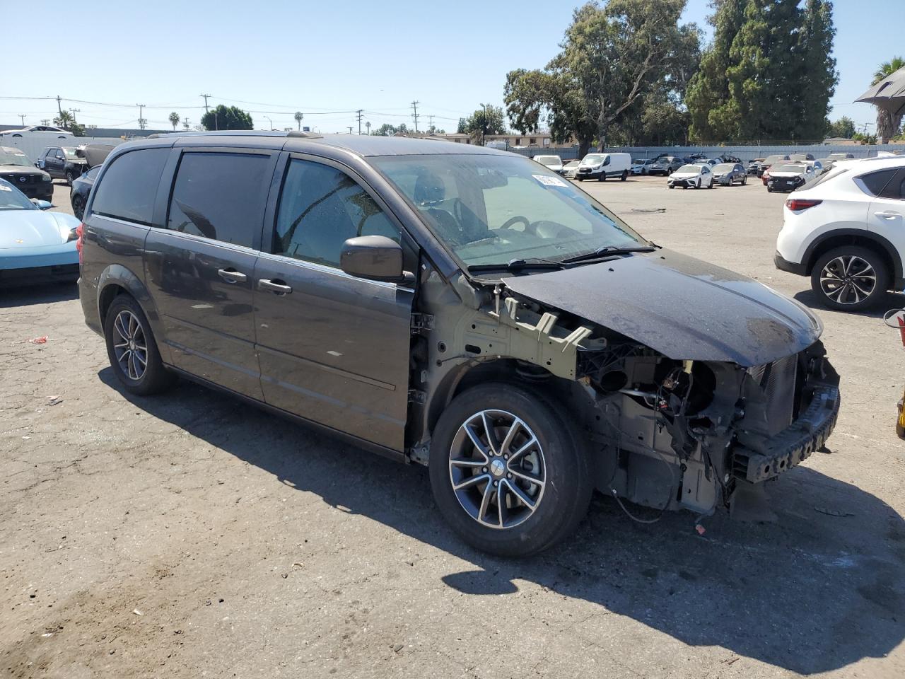 2C4RDGCG8HR805677 2017 Dodge Grand Caravan Sxt