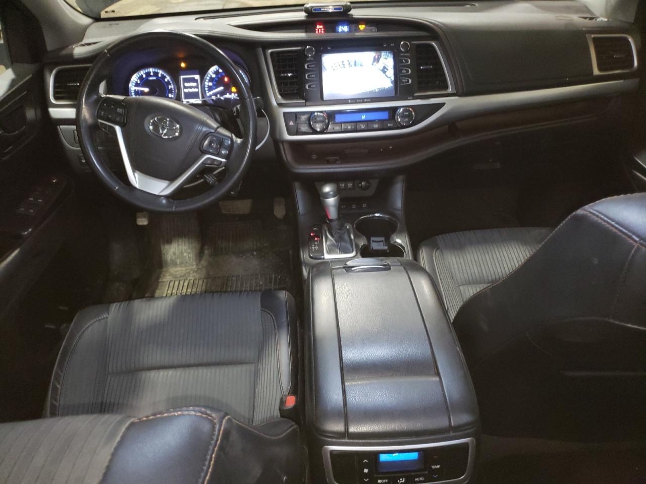 5TDBZRFH7JS879981 2018 Toyota Highlander Le