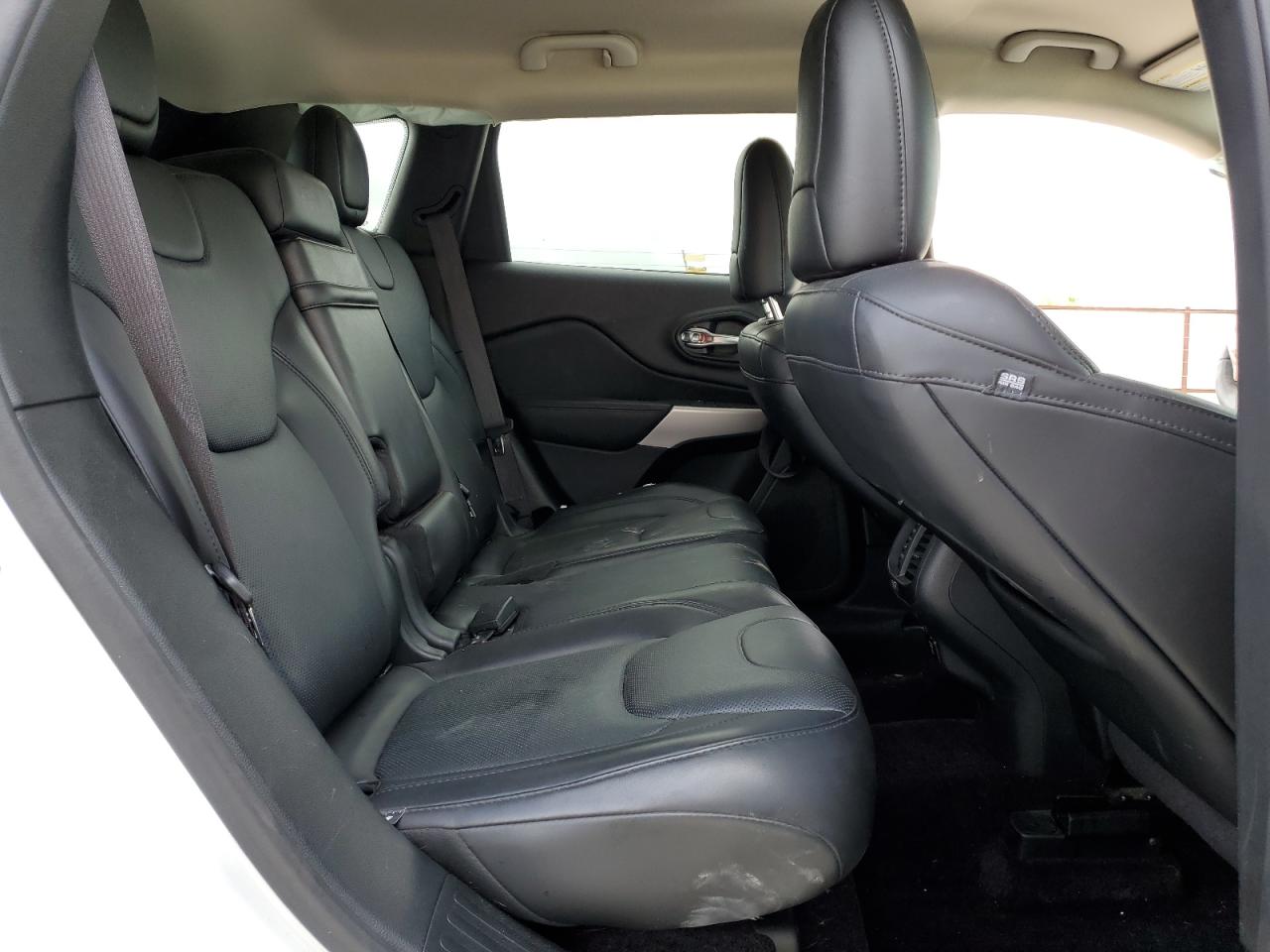 1C4PJMJS5HW614747 2017 Jeep Cherokee Overland