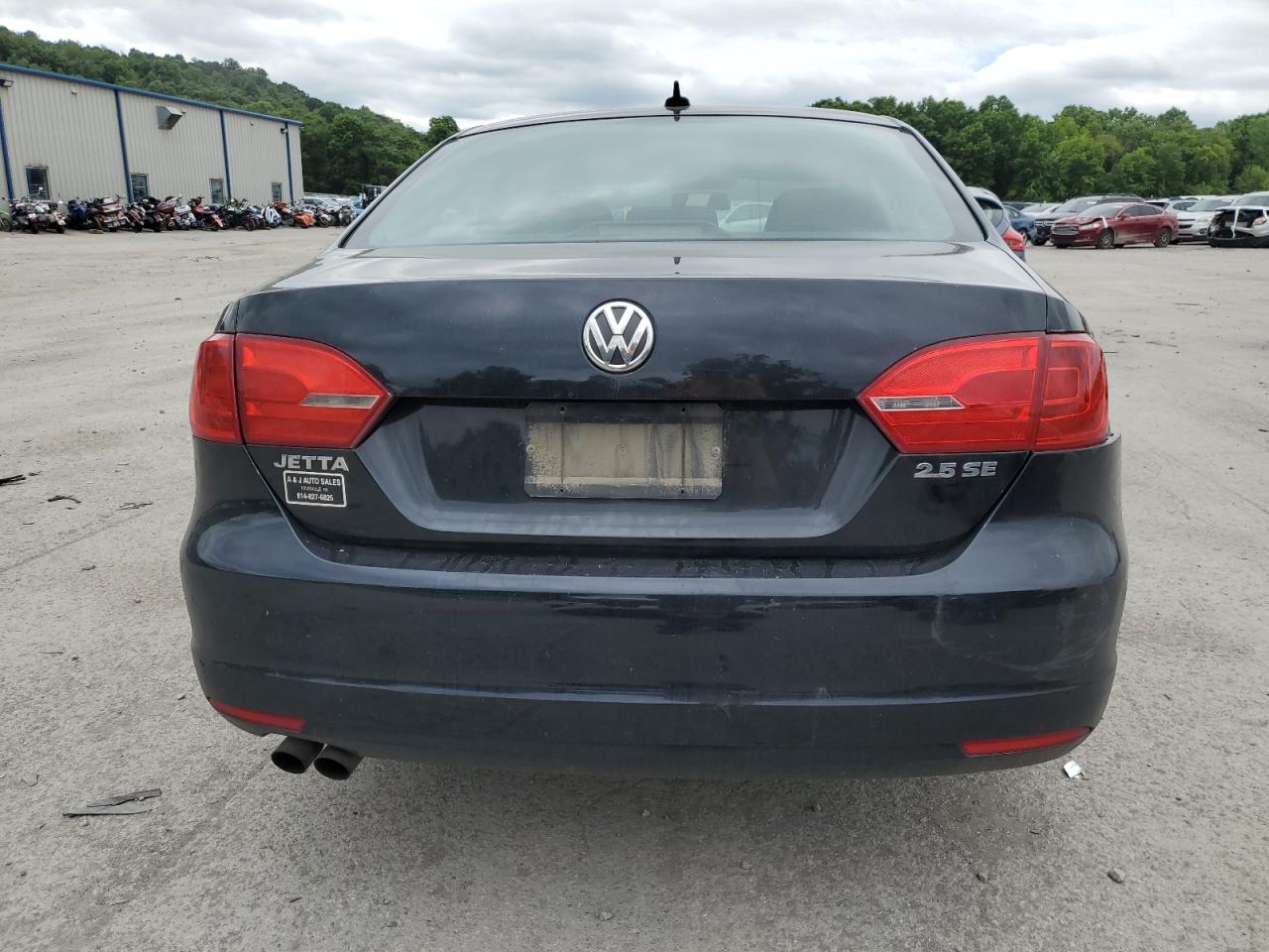 3VWBZ7AJ5BM375037 2011 Volkswagen Jetta Se