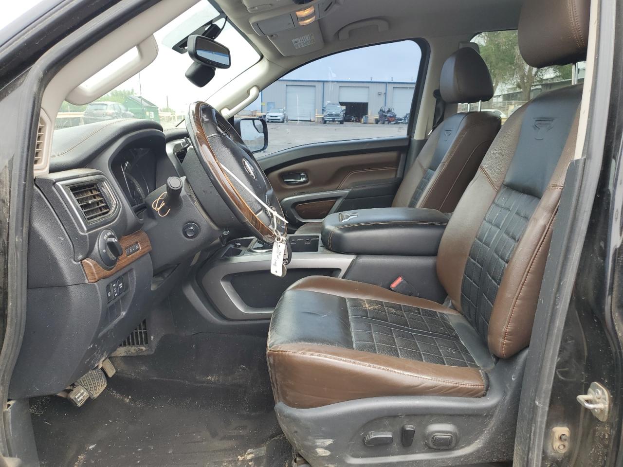 1N6AA1E55JN510096 2018 Nissan Titan Sv