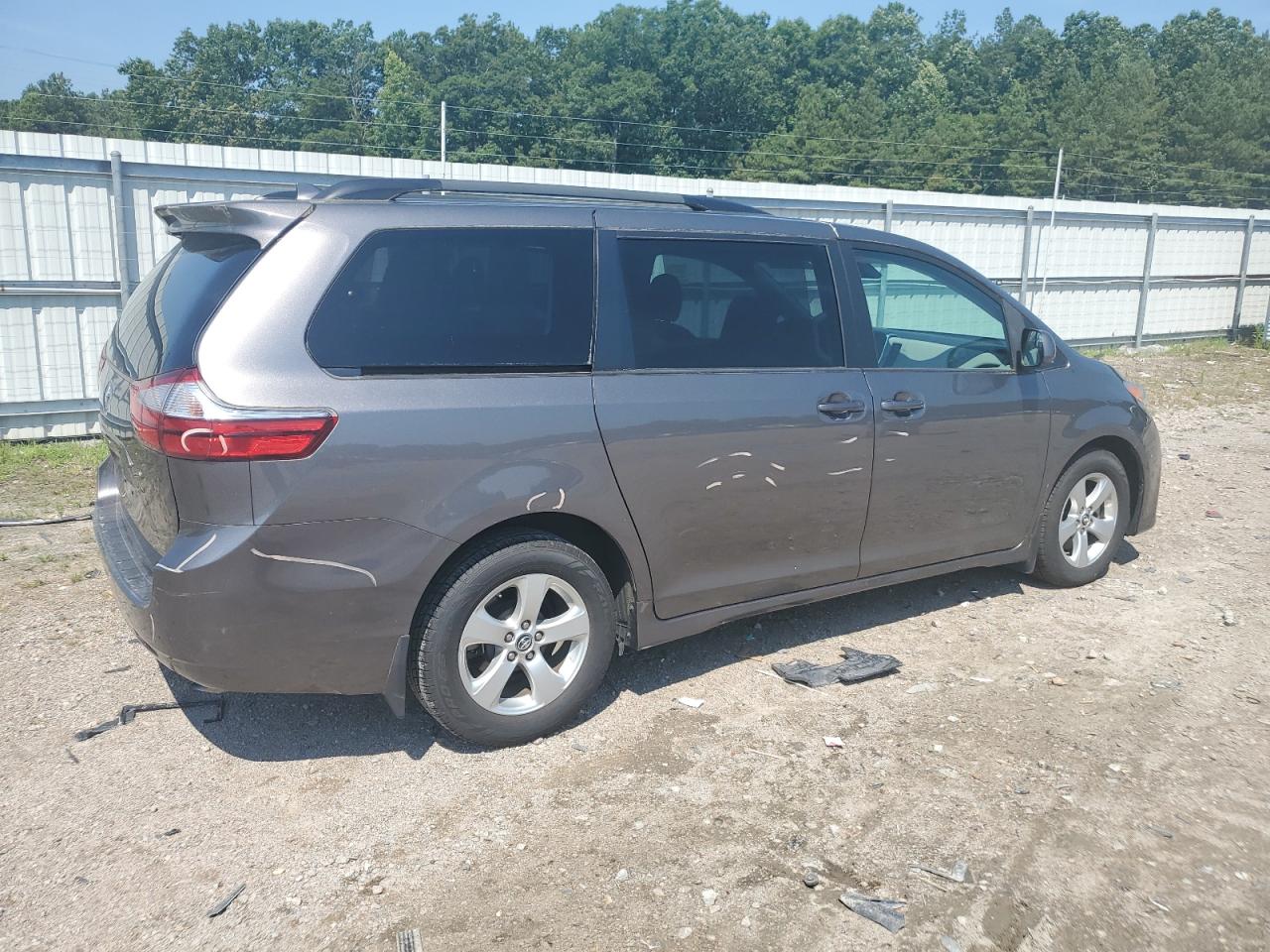 5TDKZ3DC0JS939815 2018 Toyota Sienna Le