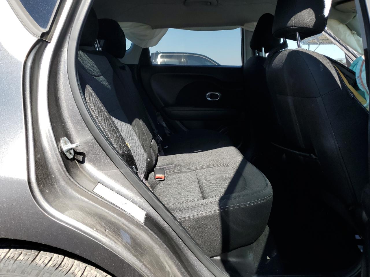 KNDJP3A5XJ7577851 2018 Kia Soul +