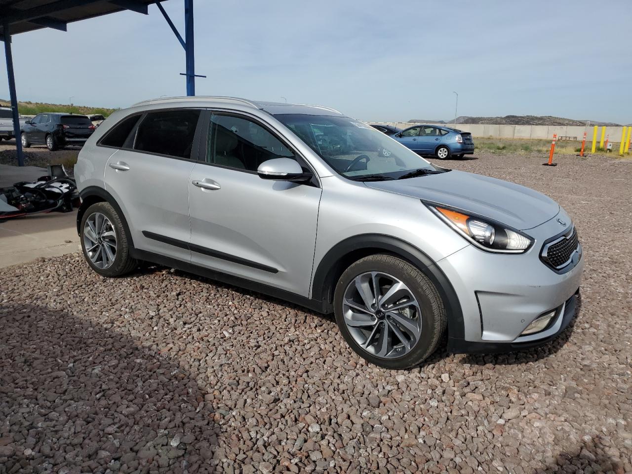 2017 Kia Niro Ex Touring vin: KNDCE3LC2H5038009