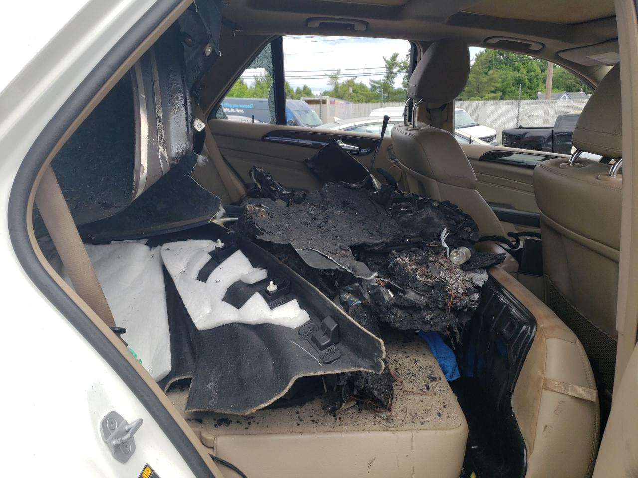 4JGDA5HBXEA354381 2014 Mercedes-Benz Ml 350 4Matic