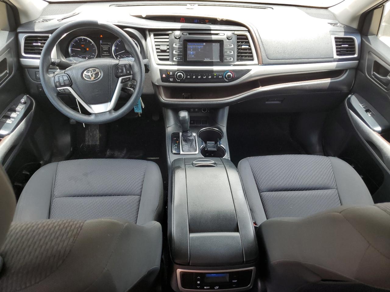 5TDZZRFH2HS219954 2017 Toyota Highlander Le