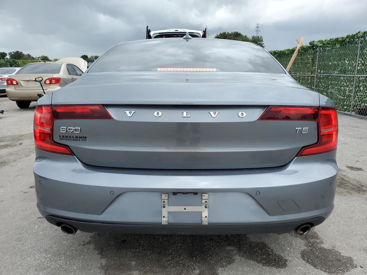 YV1102AK9H1004712 2017 Volvo S90 T5 Momentum