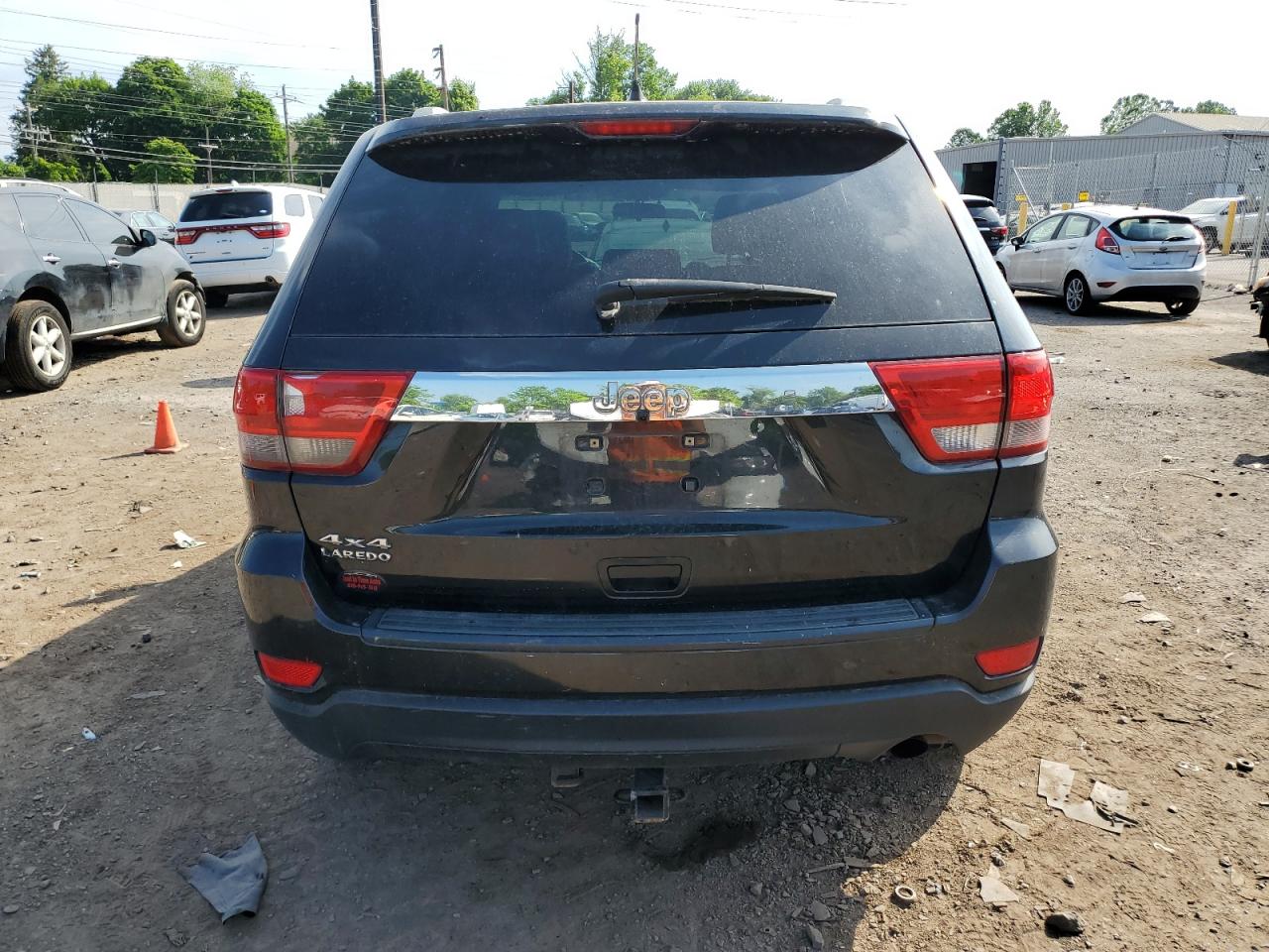 1J4RR4GG3BC600580 2011 Jeep Grand Cherokee Laredo
