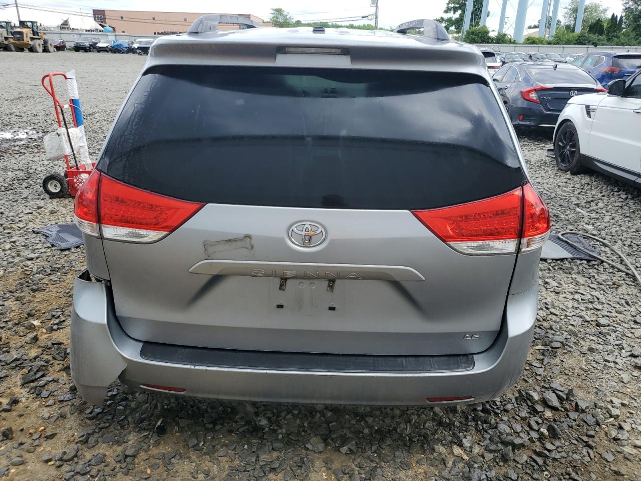 5TDKK3DC1BS148621 2011 Toyota Sienna Le