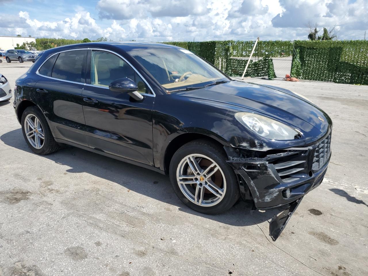 2015 Porsche Macan S vin: WP1AB2A50FLB50216