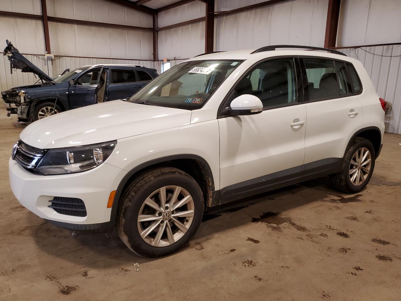 WVGBV7AX5JK005176 2018 Volkswagen Tiguan Limited