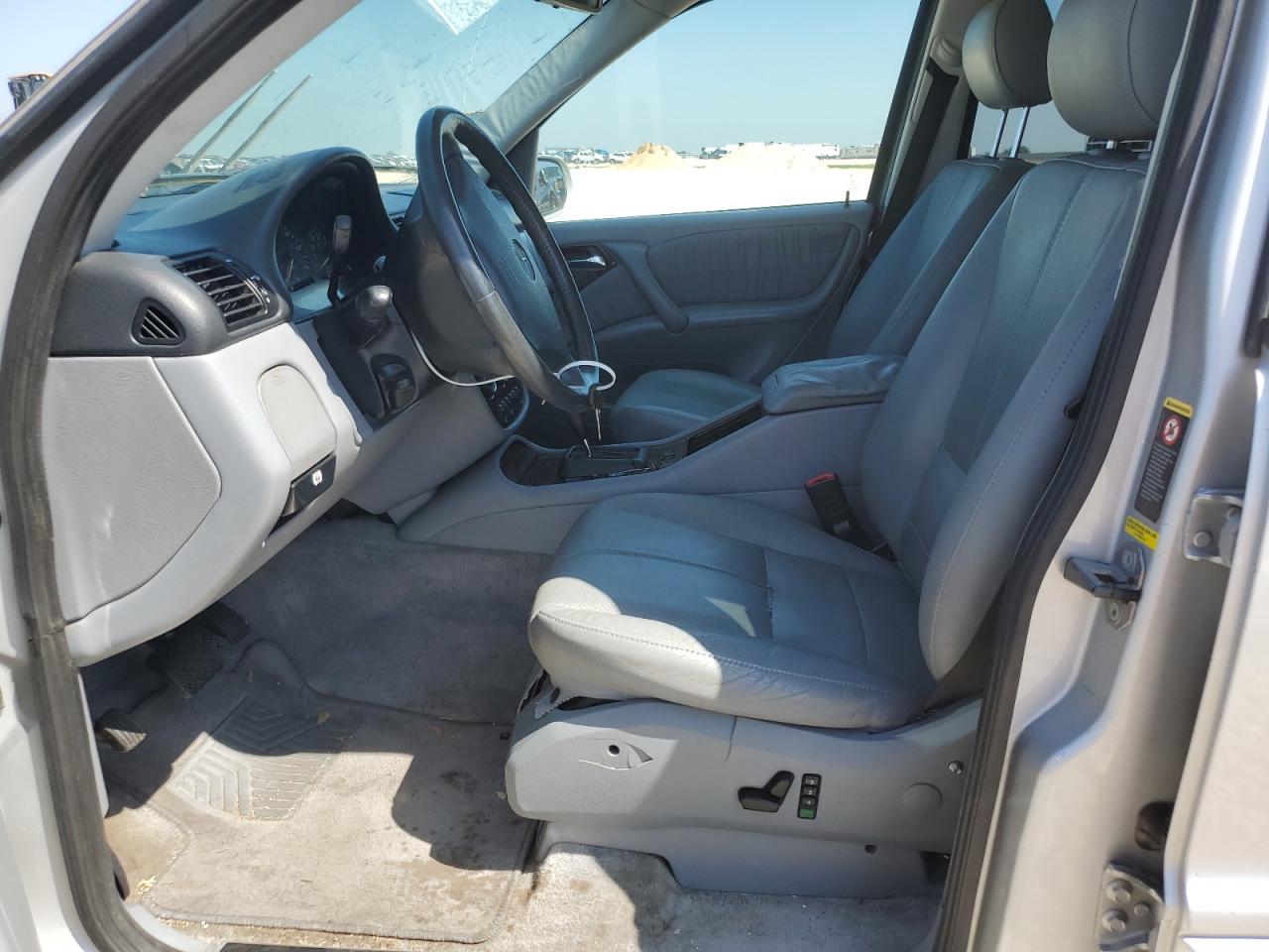 4JGAB54E32A304529 2002 Mercedes-Benz Ml 320