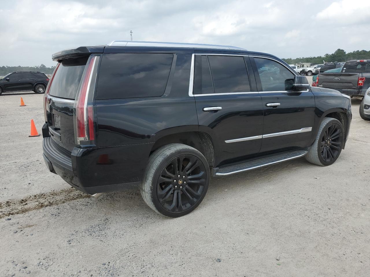 1GYS4BKJ2HR157805 2017 Cadillac Escalade Luxury