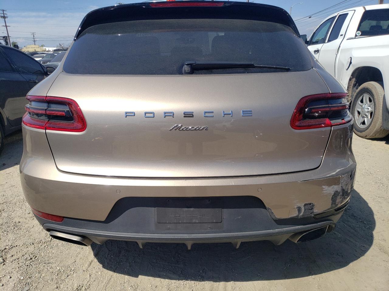 WP1AA2A59JLB01382 2018 Porsche Macan