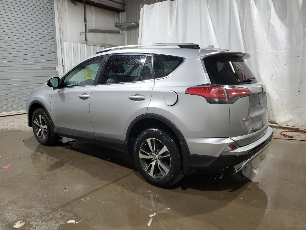 2T3RFREV8HW687444 2017 Toyota Rav4 Xle