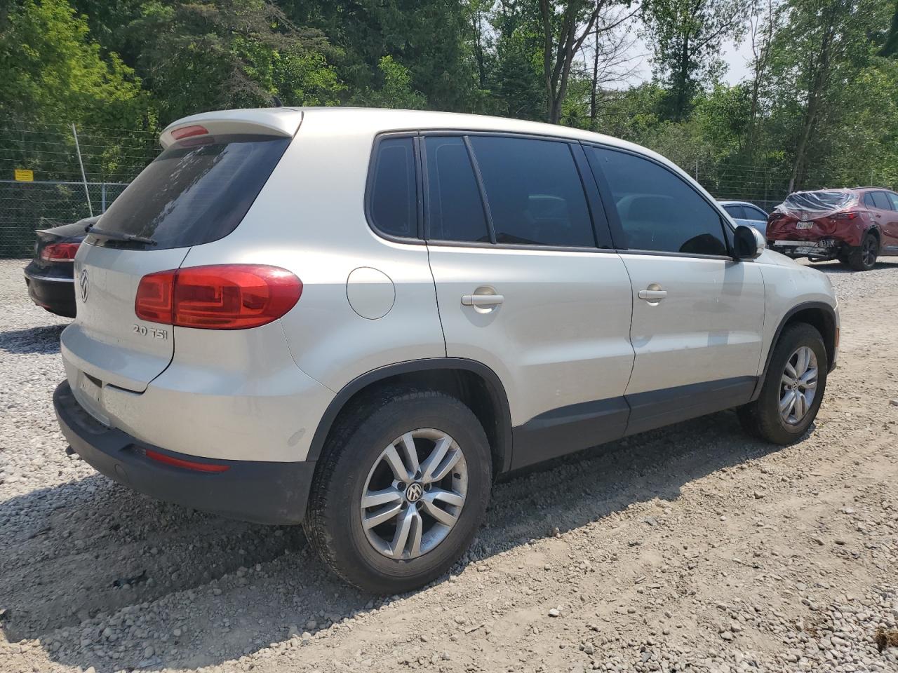 2013 Volkswagen Tiguan S vin: WVGAV7AX7DW538090