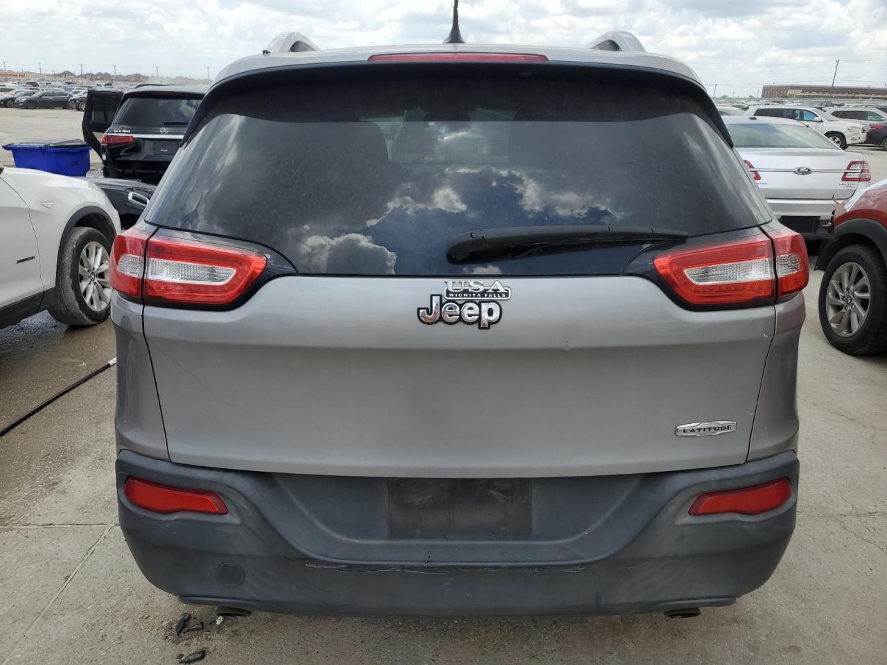 2014 Jeep Cherokee Latitude vin: 1C4PJLCS9EW206853