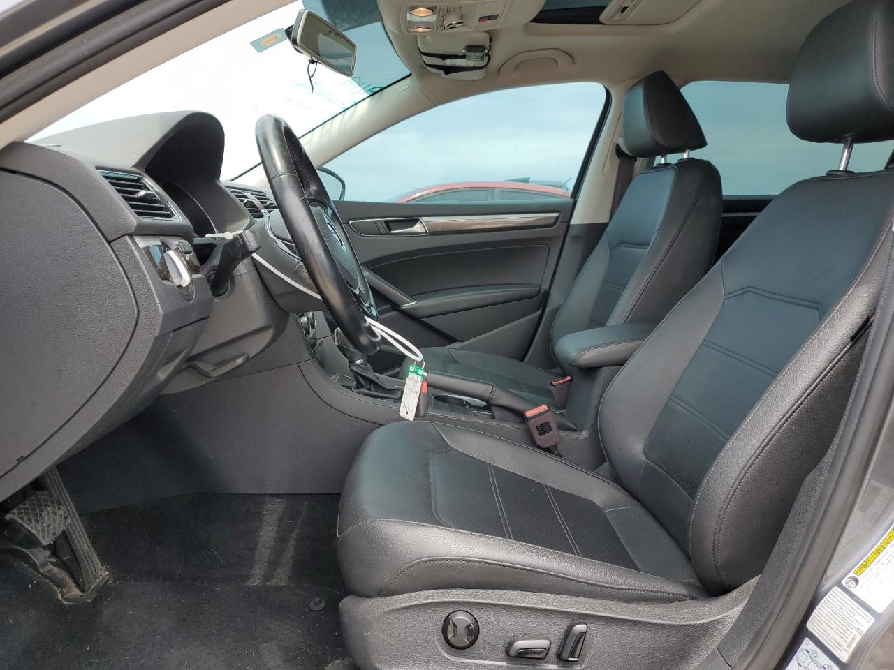 1VWBA7A35JC003061 2018 Volkswagen Passat Se