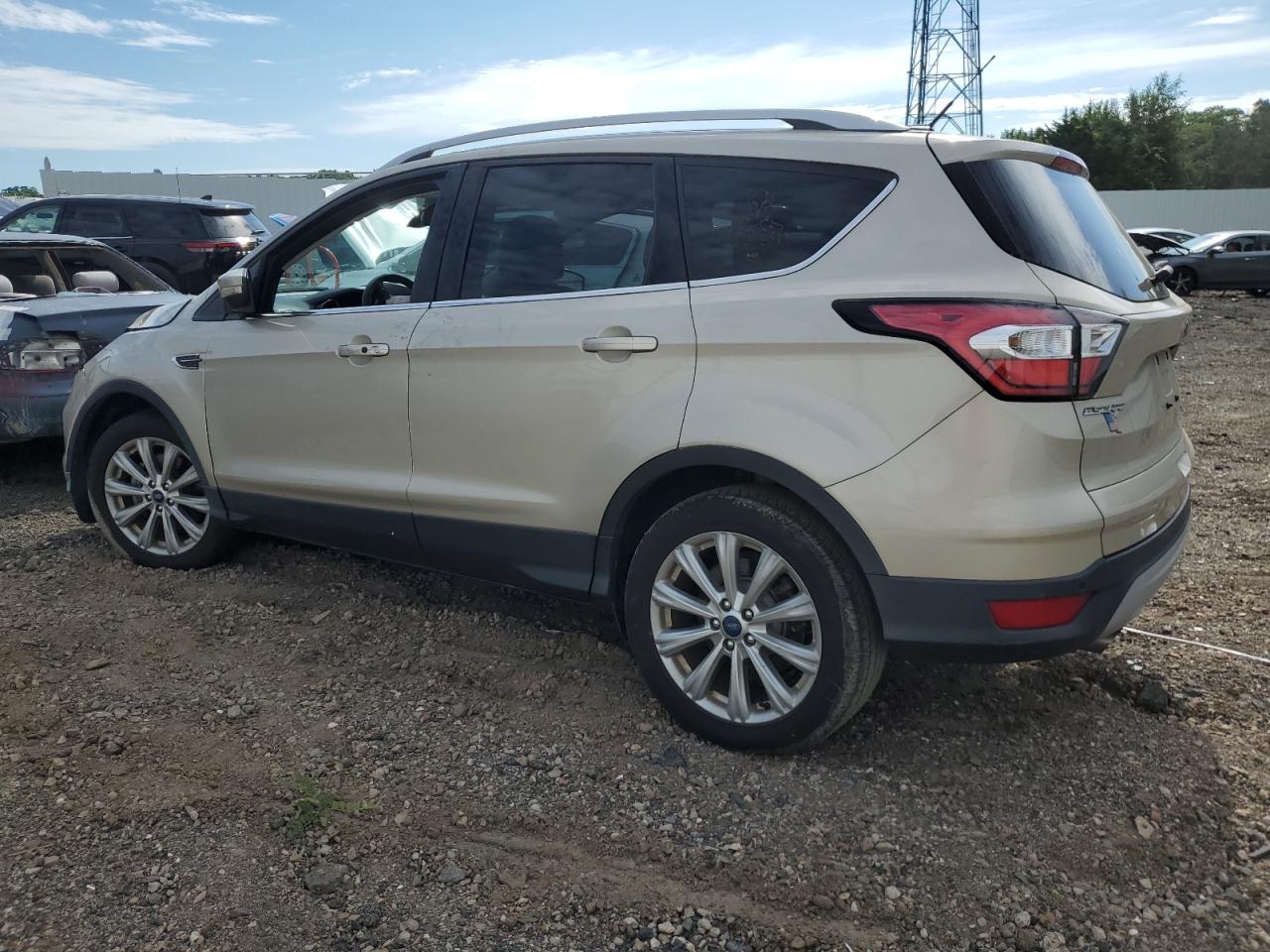 1FMCU9JDXHUB19181 2017 Ford Escape Titanium