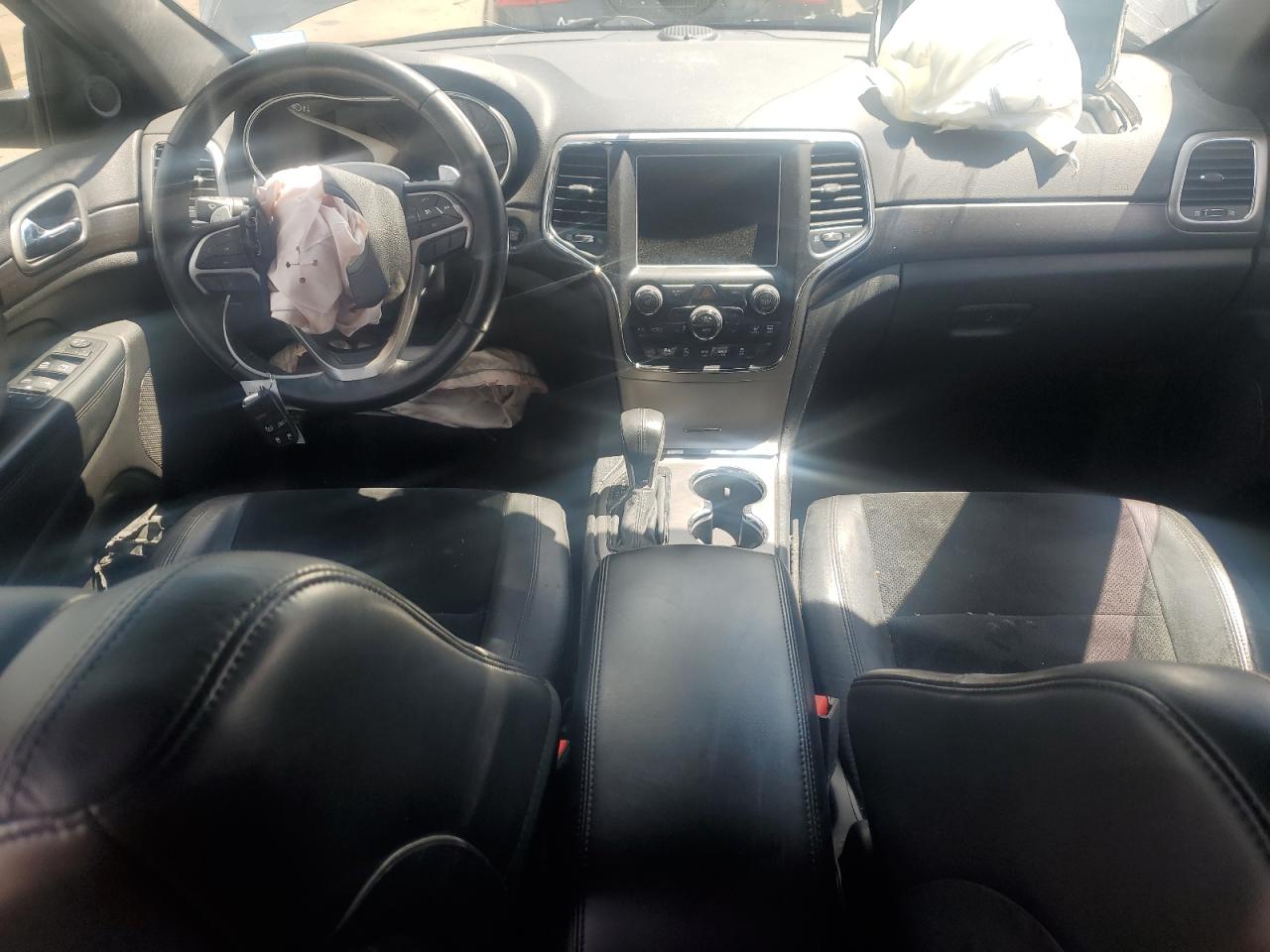 1C4RJFAG9HC840355 2017 Jeep Grand Cherokee Laredo