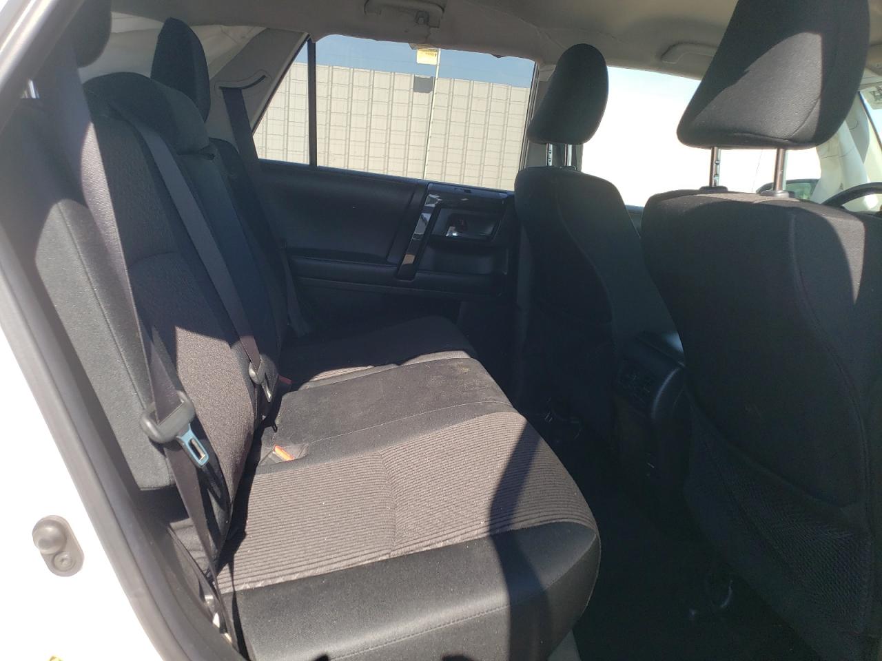 JTEBU5JR4K5674662 2019 Toyota 4Runner Sr5