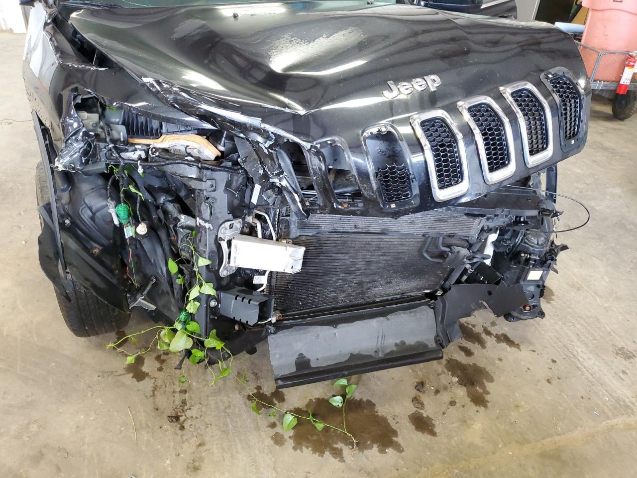 2016 Jeep Cherokee Latitude vin: 1C4PJMCB3GW270511