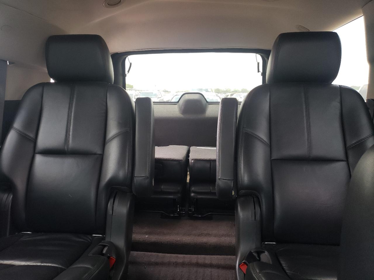 1GNSKBE05DR319975 2013 Chevrolet Tahoe K1500 Lt