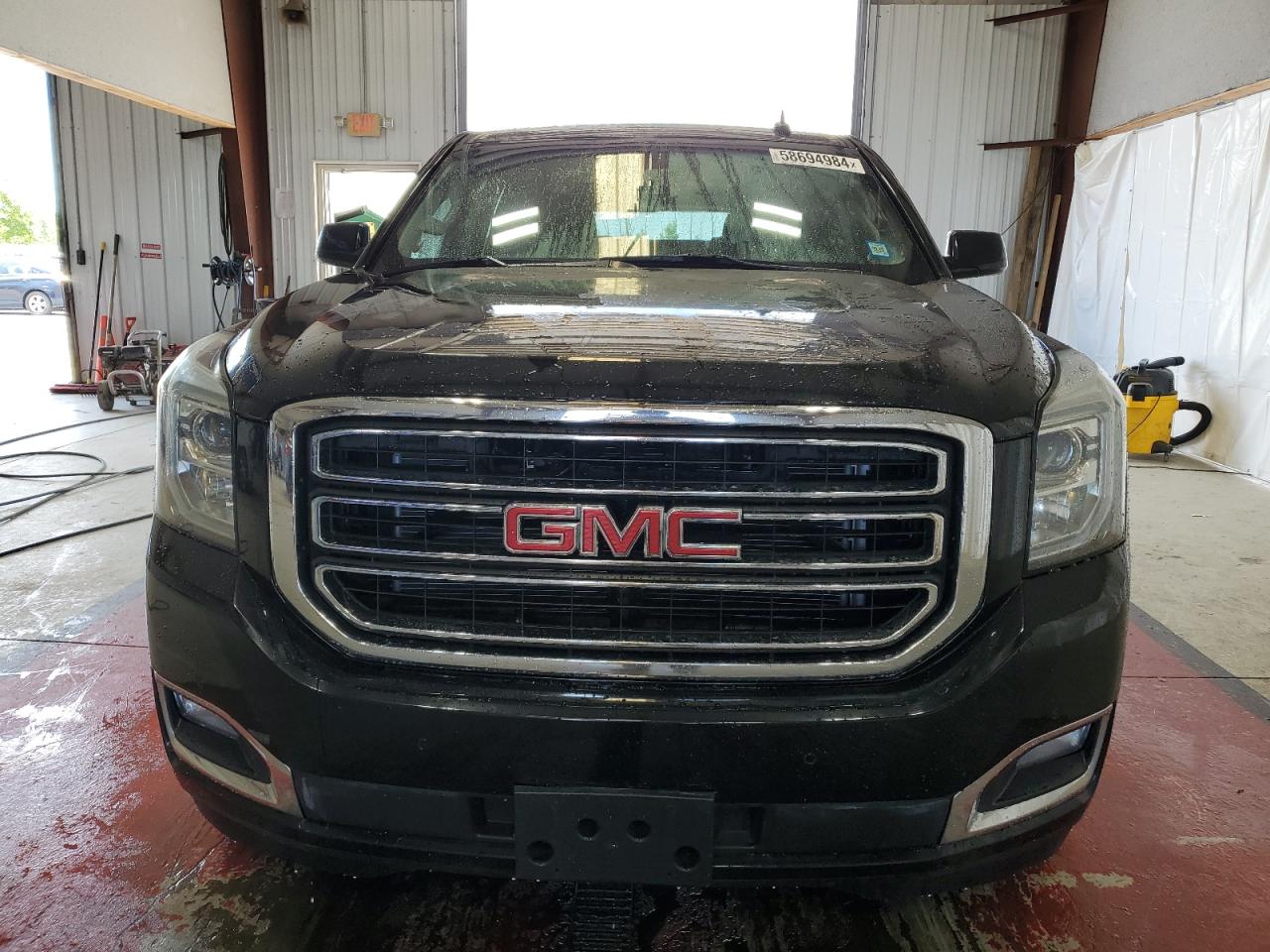 2018 GMC Yukon Xl K1500 Sle vin: 1GKS2FKC8JR129800