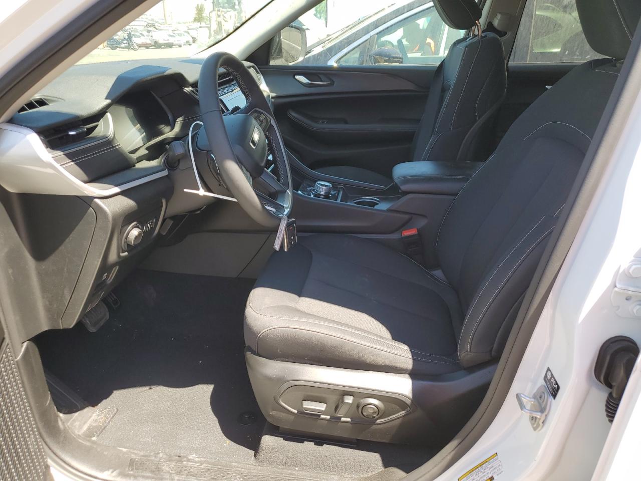 1C4RJHAG4RC715731 2024 Jeep Grand Cherokee Laredo