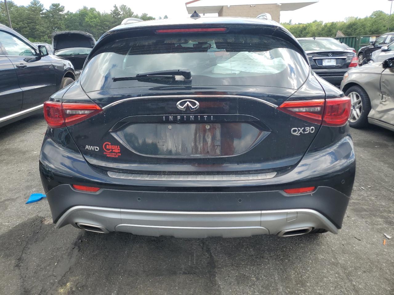 SJKCH5CR0HA025044 2017 Infiniti Qx30 Base