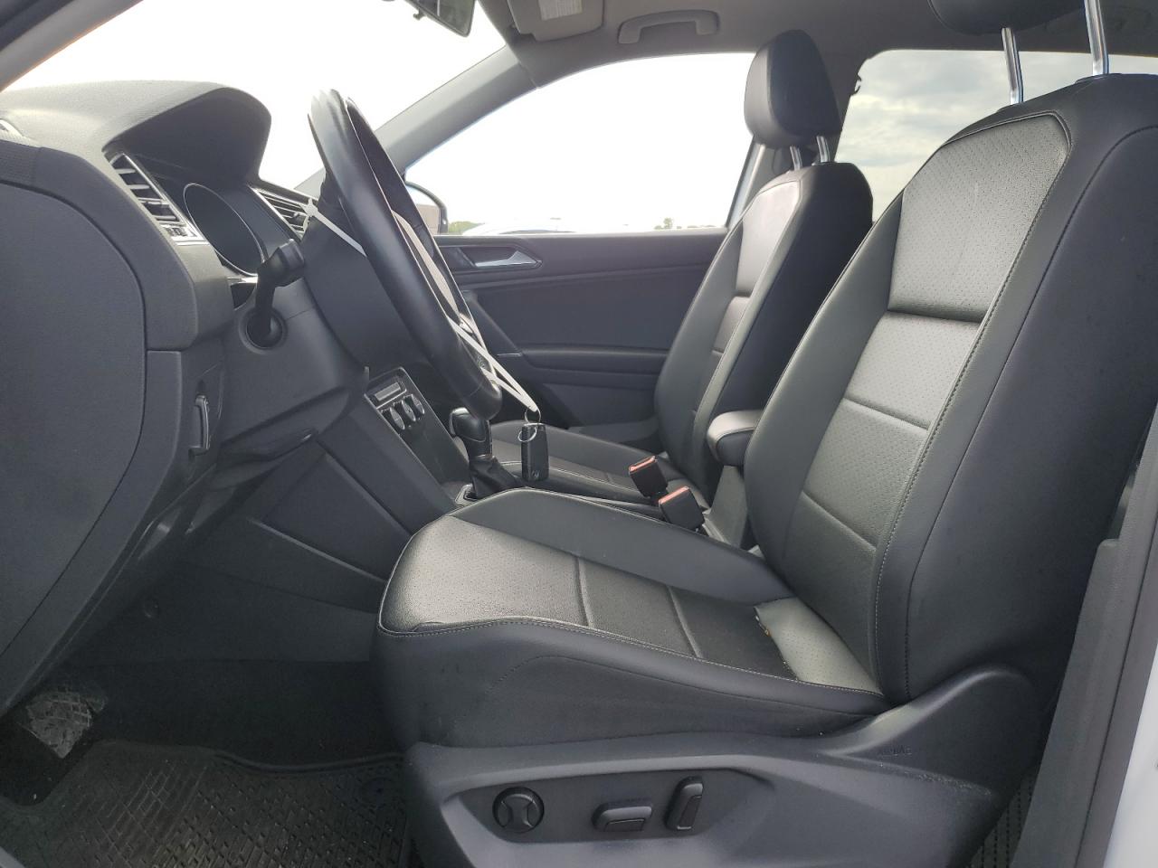 3VV2B7AX0JM204854 2018 Volkswagen Tiguan Se