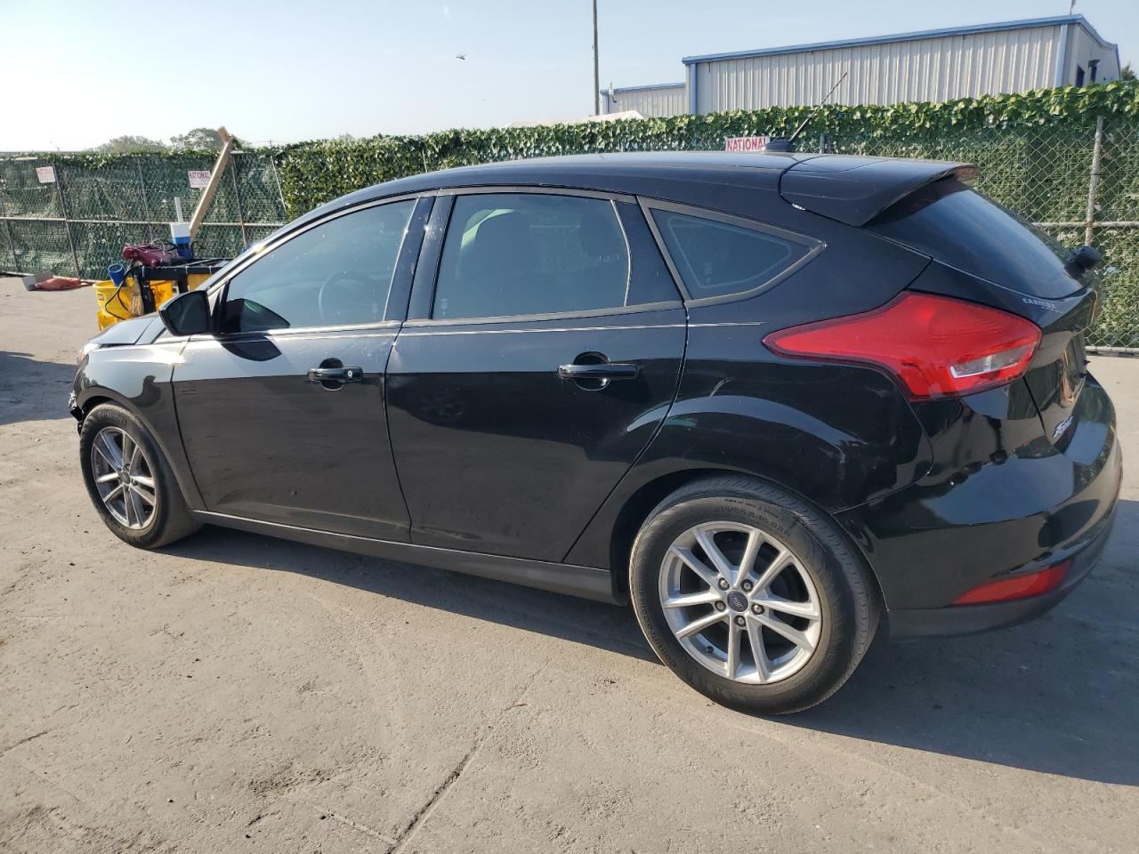 1FADP3K29JL329721 2018 Ford Focus Se