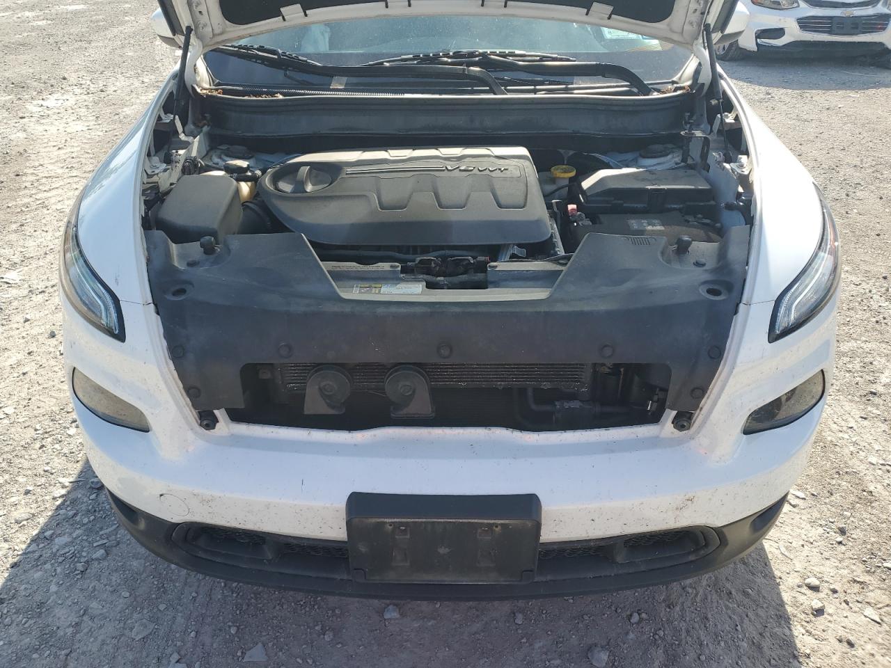 1C4PJMCS8FW564372 2015 Jeep Cherokee Latitude